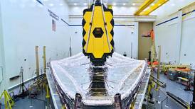 Como una cancha de tenis: telescopio espacial James Webb completa lanzamiento de su escudo térmico