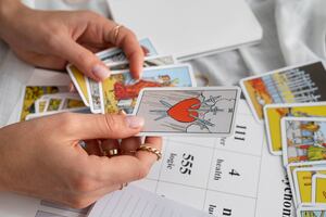 Tarot: ¿Cómo se guardan correctamente las cartas luego de ser utilizadas?
