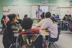 SEP cambia el horario en algunas escuelas ante la ola de calor en México: Consulta en dónde se modificará