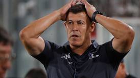 Jorge Almirón recibe dura advertencia sobre su futuro en Colo Colo: “Si pierde con Católica, empieza a colgar”