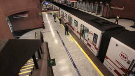 Metro de Santiago restablece su servicio en Línea 4 luego de que cayera una persona a las vías