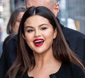 Apasionado beso de Cara Delevingne y Selena Gomez se viraliza en Twitter