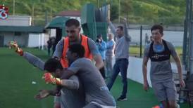 Arquero del Trabzonspor turco mostró su puntería con tremendo lanzamiento