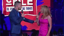 "Ámame": Mauricio Pinilla sorprendió a Karen Doggenweiler con coqueto comentario en "La Fiesta de Chile"