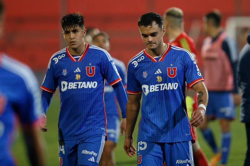 Marcelo Morales y Vicente Fernández, futbolistas de Universidad de Chile.