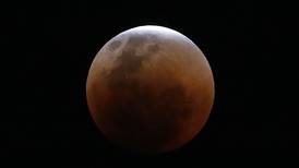 VIDEO | Eclipse Lunar: Así fue el momento en que se vio la "Luna de Sangre" en Chile