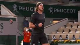 [VIDEO] Lo gritó con todo: Tsitsipas movió a Djokovic en uno de los puntos del día de Roland Garros