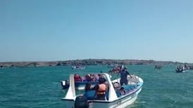 VIDEO | Personas realizan manifestación acuática contra el proyecto Dominga