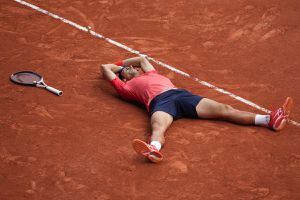 VIDEO | ¡Leyenda! Así festejó Novak Djokovic el título de Roland Garros