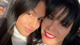 Tranquila en la polémica: Anita Alvarado despidió a su hija, Francisca Ojeda, en el inicio de su gira de estudio