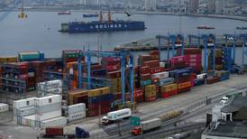 Coletazos del bloqueo de Piñera al tercer retiro en el TC: Agrupación mundial de portuarios amenaza con bloquear carga chilena