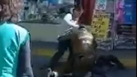 VIDEO | Agreden con golpes de puño a carabinero en Coquimbo: Vecinos intervinieron para defenderlo