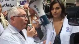 VIDEO: así protestaban juntos el ministro Paris y Siches por salud digna en 2016