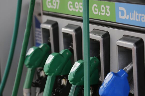 Pronostican nueva e importante alza de las bencinas en las próximas semanas: ¿Cuánto subirán?