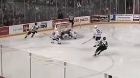 La escalofriante lesión de un portero en el hockey juvenil sobre hielo