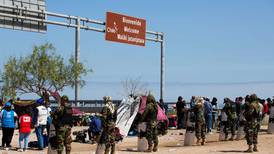 Chacalluta: Migrantes intentan cruzar la frontera hacia Perú y alcalde de Tacna emplaza a Presidente Boric