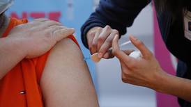 ¿Se viene la quinta dosis contra el Covid-19? Ministra de Salud se refiere a una nueva vacuna contra el virus