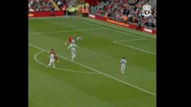 VIDEO | ¡Con la muda! Mark González se lució con un golazo para las leyendas del Liverpool en un Anfield repleto