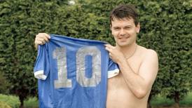 El jugador inglés que tiene la camiseta más sagrada de Maradona... y se niega a venderla