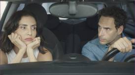 "También es un peligro": Leonor Varela y su esposo, Lucas Akoskin, revelan los desafíos al trabajar juntos en la nueva película, "Miénteme"