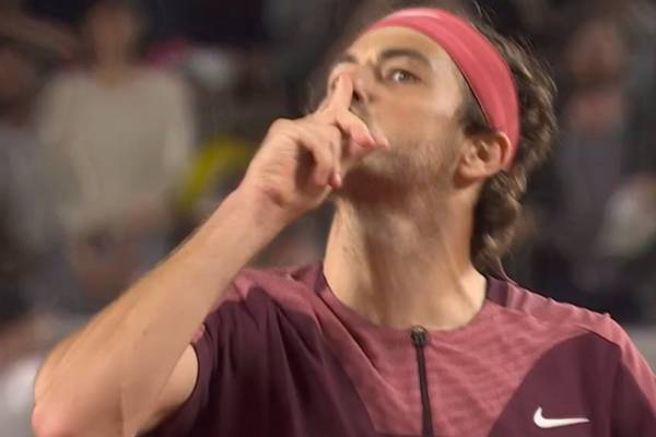 VIDEO | Taylor Fritz venció a tenista francés en Roland Garros y mandó a callar al público local