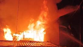 Incendio en Estación Central deja cuatro casas destruidas y diez damnificados