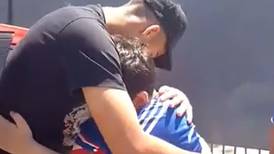 VIDEO | Lucas Assadi emocionó hasta las lágrimas a pequeño hincha de la U