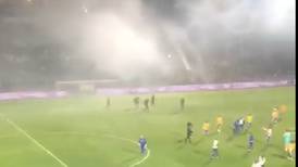 VIDEOS | Desastre: Gases lacrimógenos obligaron a suspender el partido entre Gimnasia y Boca Juniors dejan un muerto
