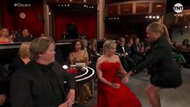 La otra polémica de los Premios Oscar 2022: Amy Schumer "ninguneó" a Kirsten Dunst y se ganó repudio del público