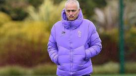 Mourinho y jugadores del Tottenham rompieron la cuarentena para entrenar