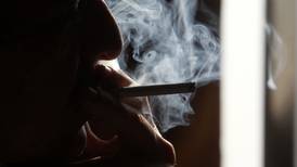 Estudio revela que casi todos los niños tienen rastros de nicotina en sus manos