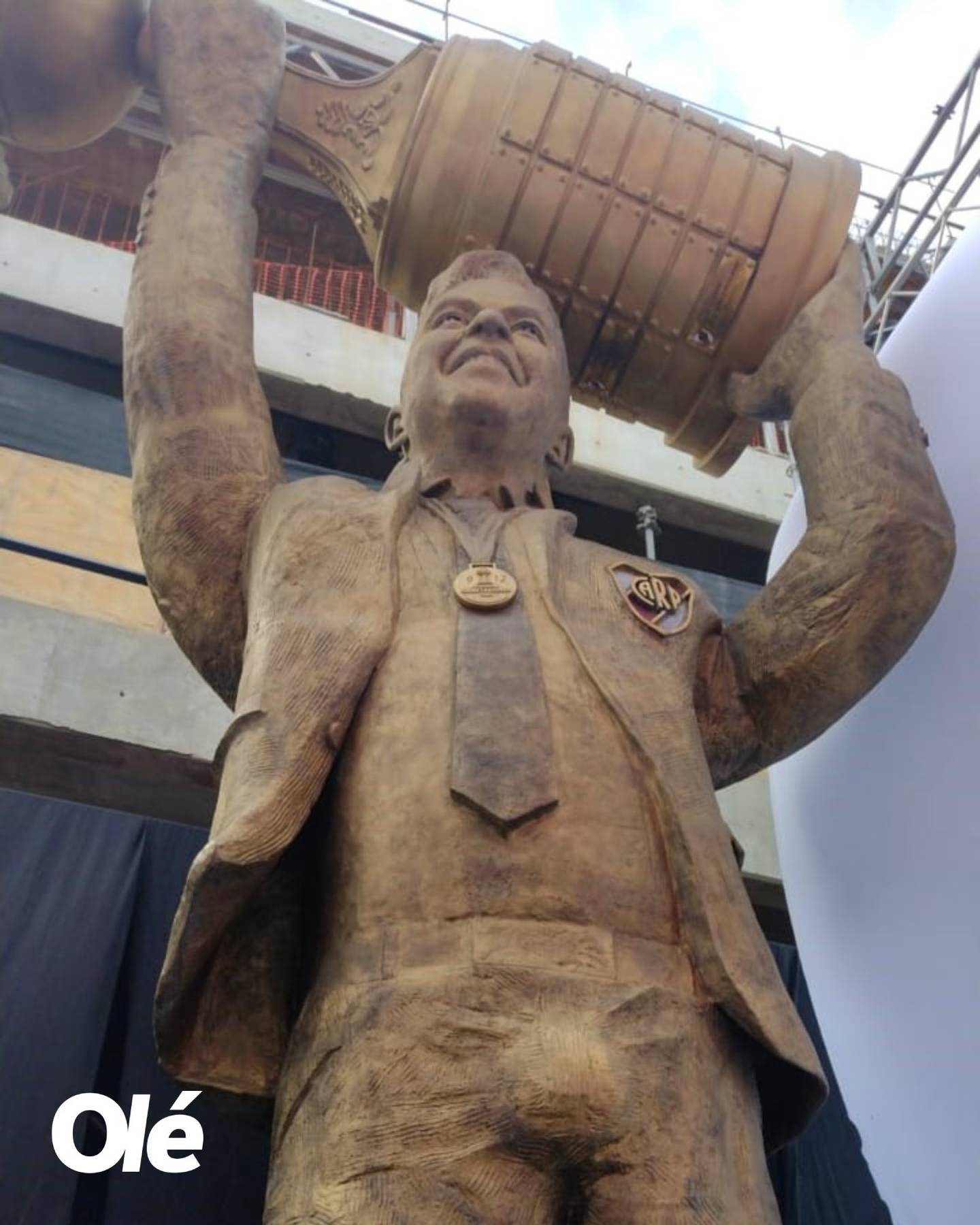 Estatua de Marcelo Gallardo en el estadio Monumental.