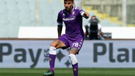 Erick Pulgar no vio acción en la Fiorentina y llegará sin ritmo a las Eliminatorias con la Roja
