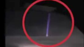 VIDEO I ¿Ataque galáctico? Inusuales rayos azules son captados por un avión en altura