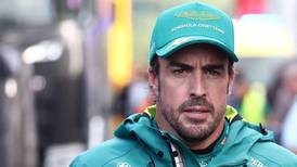 Fernando Alonso explota contra la F1 y le da un palito a Hamilton