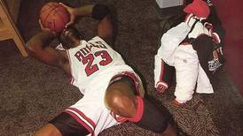 Video | Un día como hoy pero hace 26 años: El emotivo llanto de Michael Jordan al ser campeón de la NBA y recordar a su padre