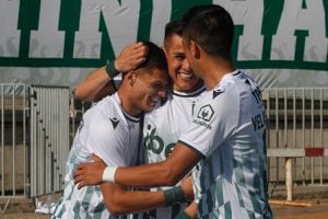 Un palo verde: el jugoso monto por el que Santiago Wanderers se frota las manos en Primera B