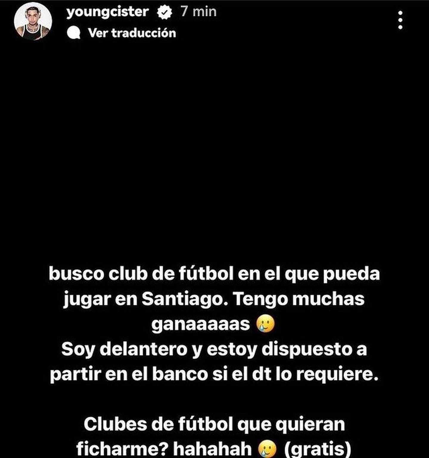 Young Cister pidiendo equipo de fútbol en Instagram.
