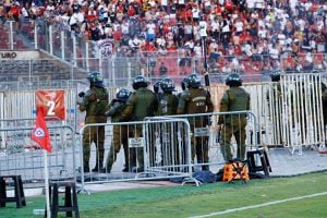 Figura de Colo Colo arremete contra el actuar de Carabineros en el Nacional: “Nos acercamos y la policía tiraba gas”