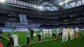 VIDEO| Real Madrid y Real Betis de Manuel Pellegrini hicieron un doble pasillo en el Santiago Bernabeú