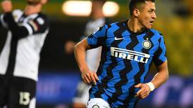 Descartan lesión de Alexis Sánchez y suma bonos para ser titular en el debut del Inter