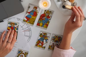 Tarot: ¿Cómo se guardan correctamente las cartas luego de ser utilizadas?