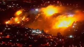 VIDEO | Incendio en Valparaíso: cinco zonas del Cerro Cordillera deberán evacuar 
