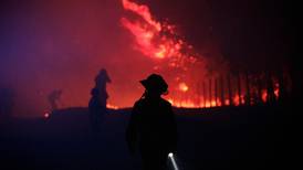 VIDEO | Incendio destruyó dependencias de Carabineros en Pitrufquén durante la noche de este viernes