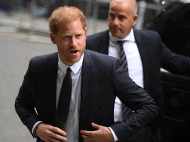 Príncipe Harry acusa a los periódicos de causar “odio y acoso” en su vida privada