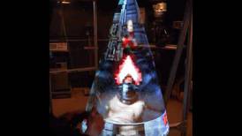VIDEO | Este árbol de navidad holográfico también corre DOOM