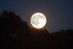 Agua de Luna llena: ¿Qué es, cómo se hace y para qué sirve?