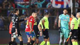 Emiliano Vecchio se disculpa por expulsión ante la U pero contradice al árbitro: “No les falté el respeto”