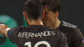 ¡Se dijeron de todo! La discusión entre Lindelof y Bruno Fernandes tras el gol del Sevilla