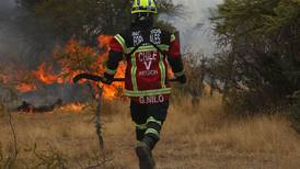 Conaf activa Botón Rojo en seis regiones por peligro de propagación de incendios forestales